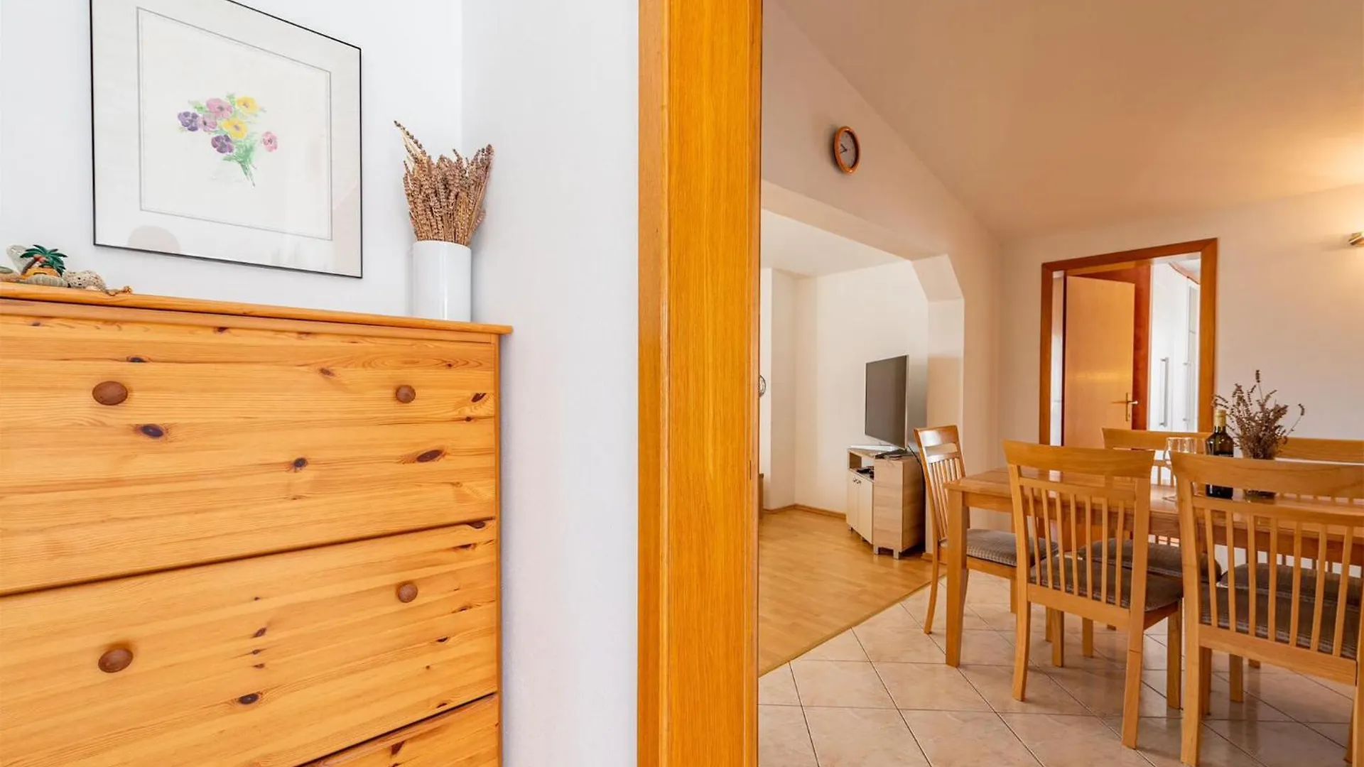 2 Bedroom Cozy Apartment In Vir